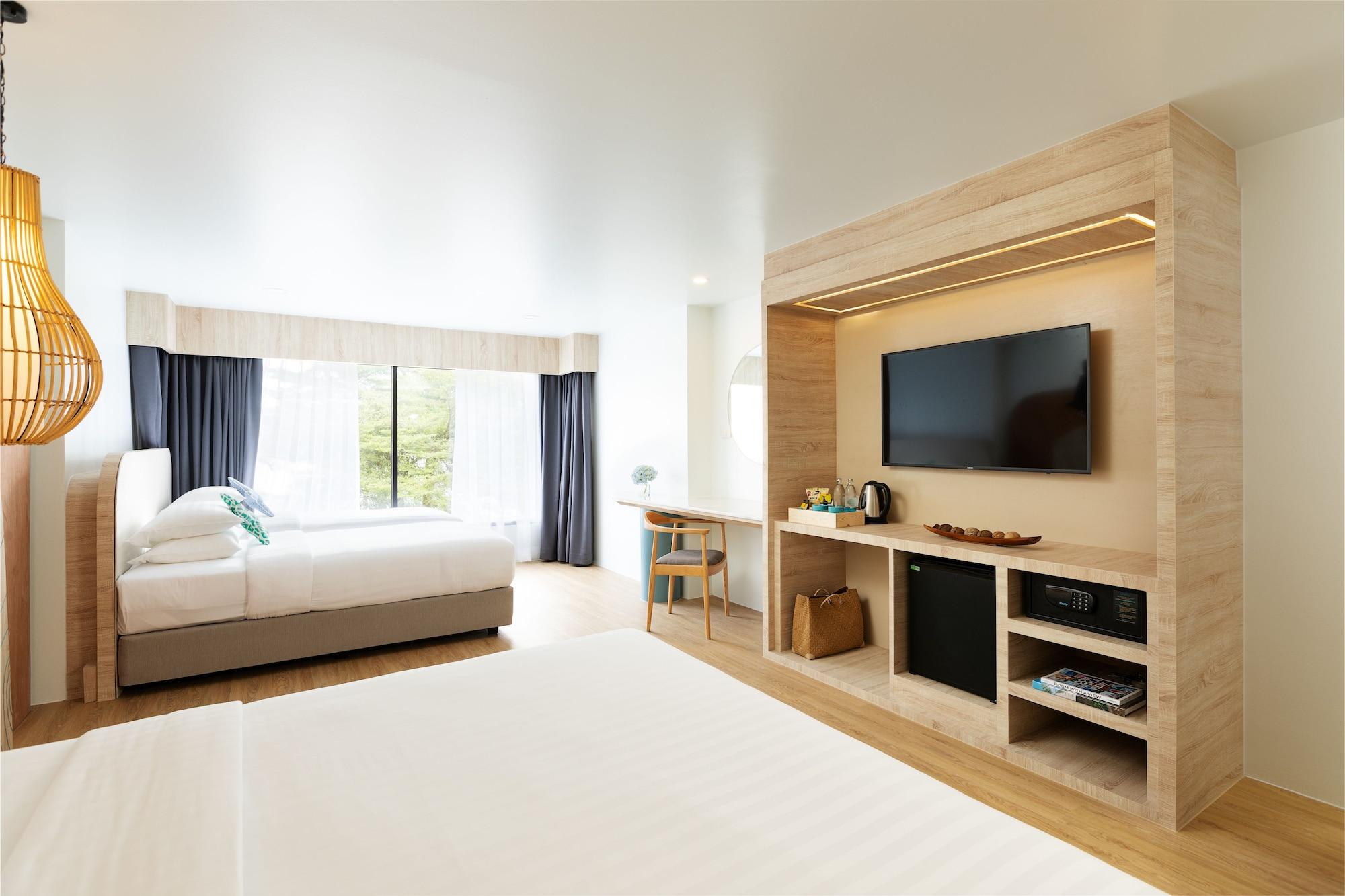 Liv Hotel Phuket Patong Beachfront Exterior foto