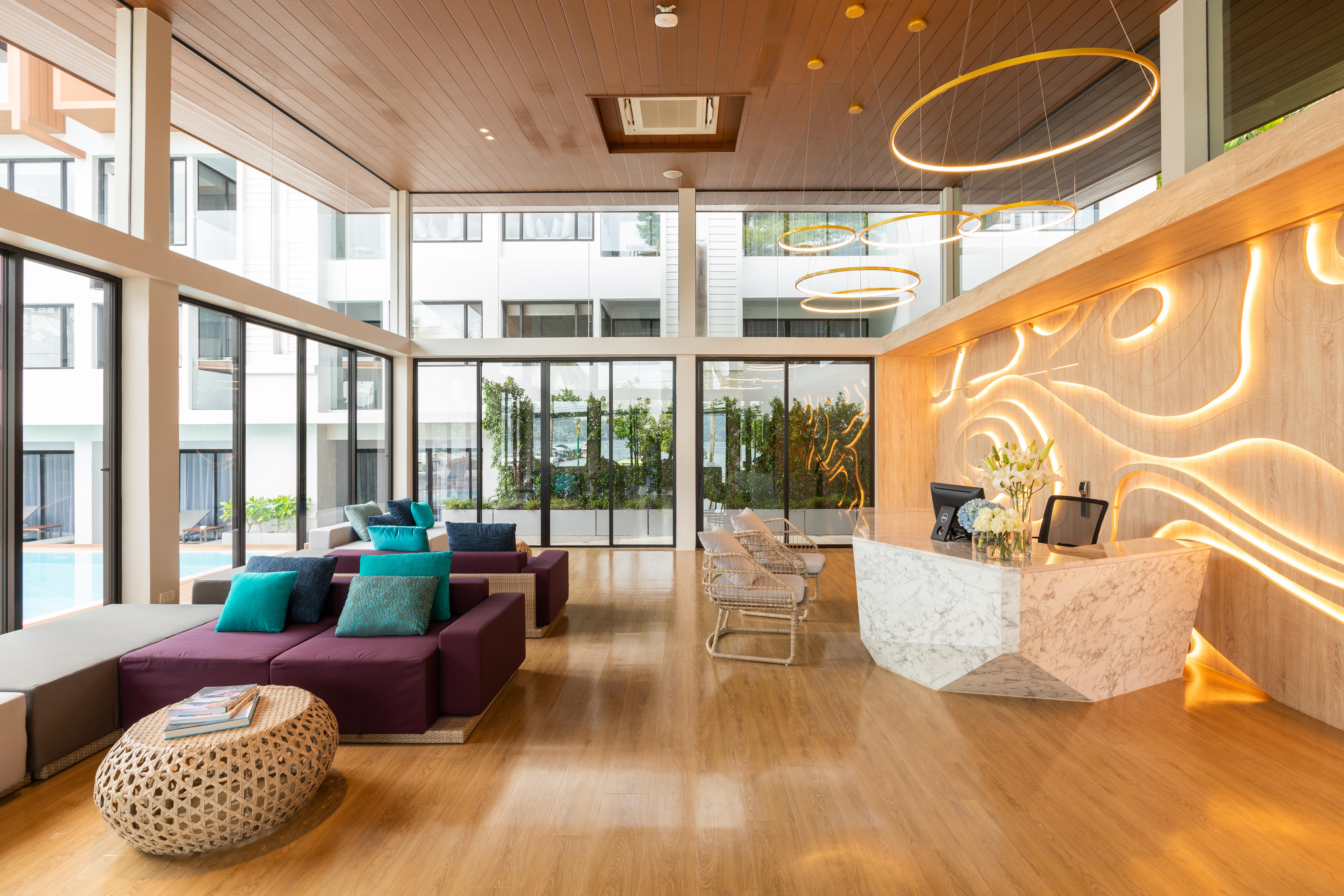 Liv Hotel Phuket Patong Beachfront Exterior foto