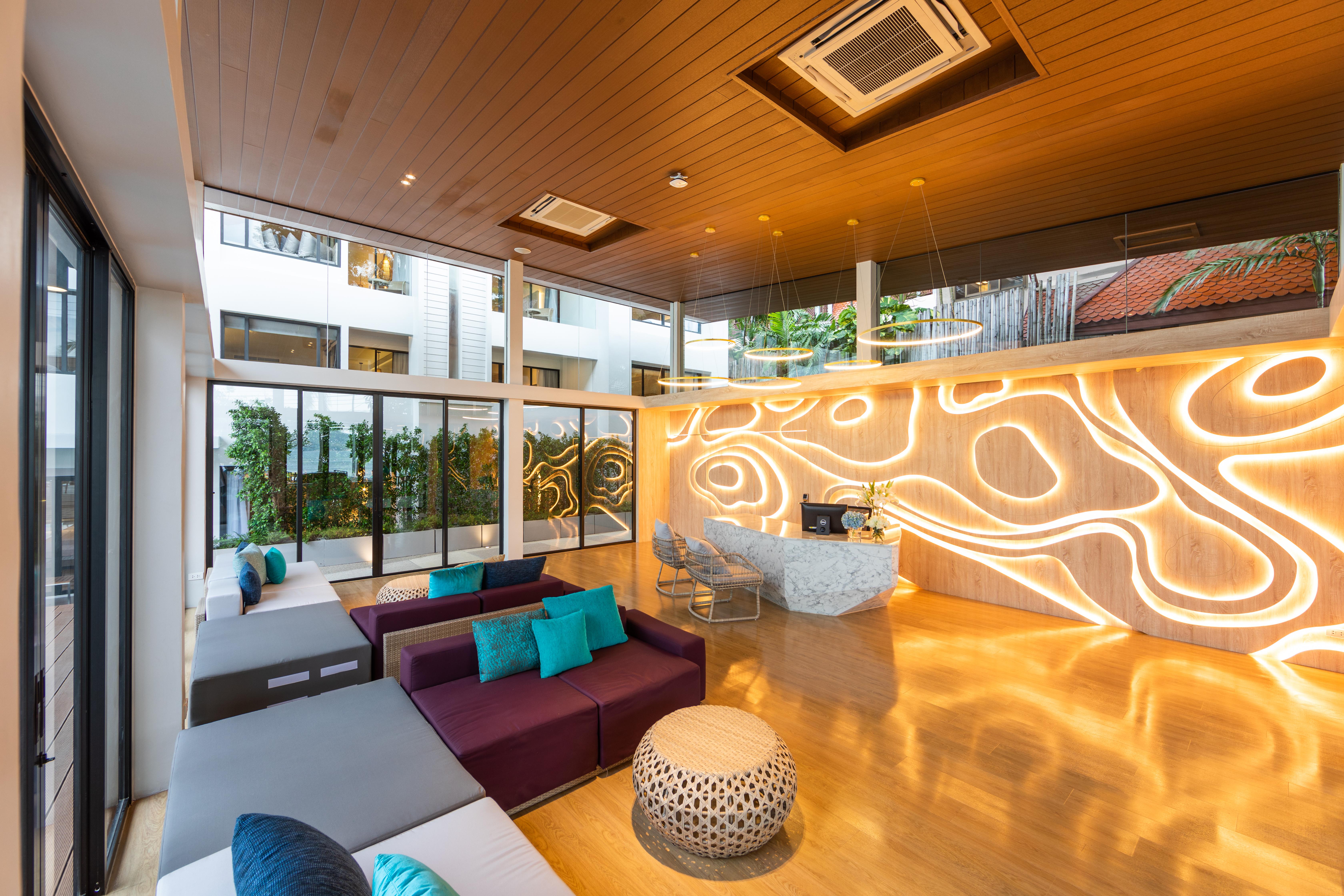 Liv Hotel Phuket Patong Beachfront Exterior foto