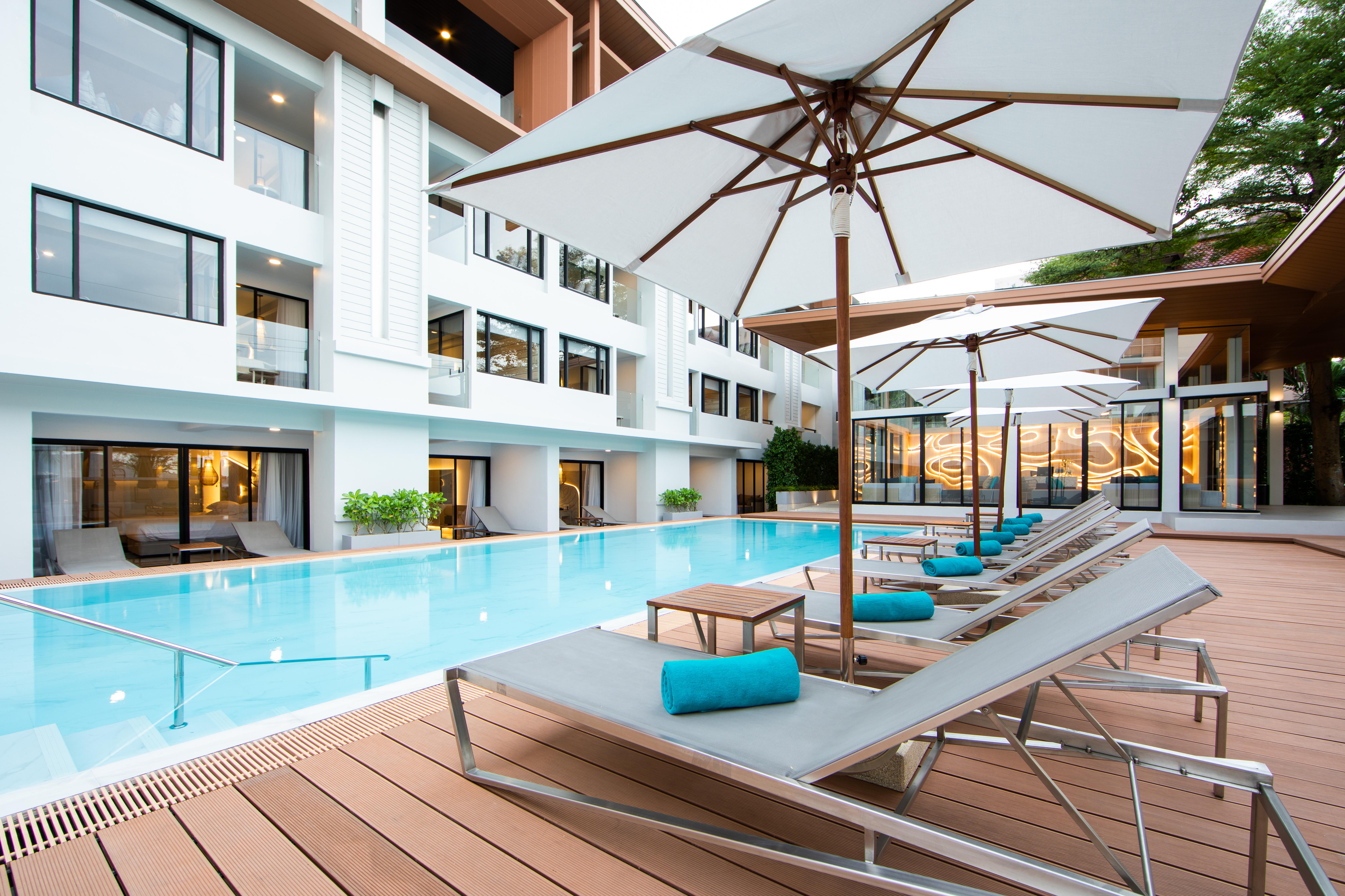 Liv Hotel Phuket Patong Beachfront Exterior foto